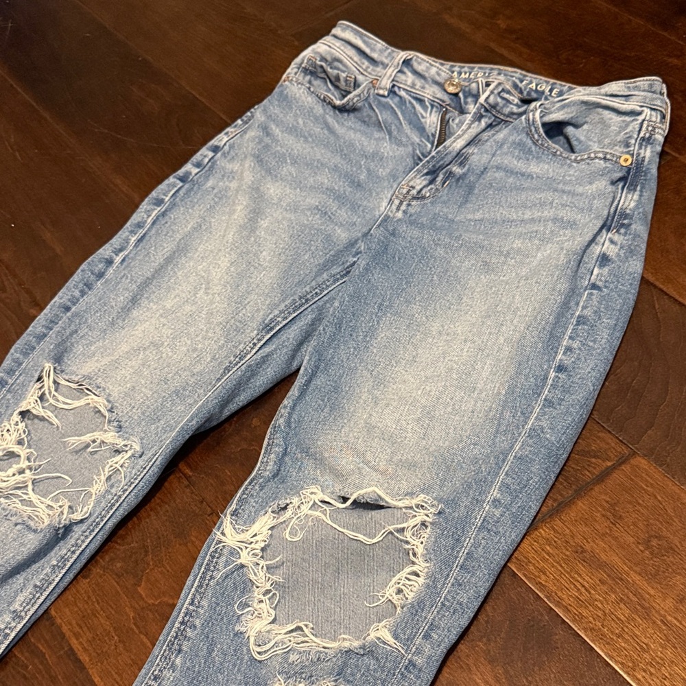 American Eagle Outfitters Light Blue Distressed Mom Jeans